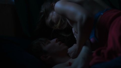 Jessica Rothe, Kathleen Rose Perkins - Bed Scenes in Juveniles (2018)