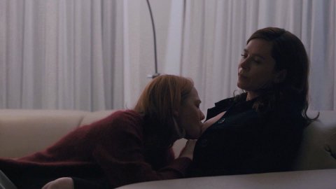 Anna Friel, Louisa Krause - Bed Scenes in The Girlfriend Experience s02e09 (2017)