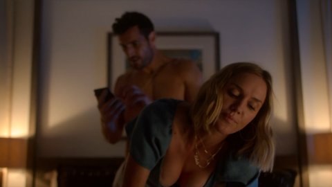 Erinn Hayes - Bed Scenes in Huge in France s01e03-04-07 (2019)