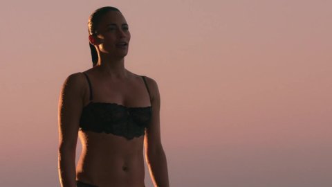 Paula Patton - Bed Scenes in Traffik (2018)