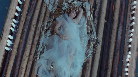 Yuliya Aug, Tamara Nikishina - Bed Scenes in Metamorphosis (2015)