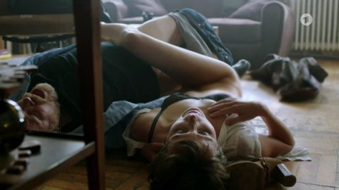 Julia Koschitz - Bed Scenes in Harter Brocken: Der Bankraub (2017)