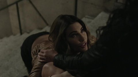 Jacqueline MacInnes Wood, Mylène Dinh-Robic - Bed Scenes in 19.фев s02e06 (2015)