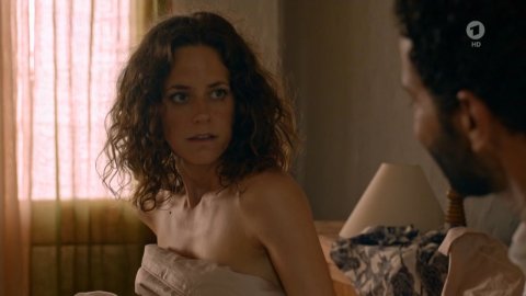 Anja Knauer - Bed Scenes in The Island Doctor s01e01 (2018)