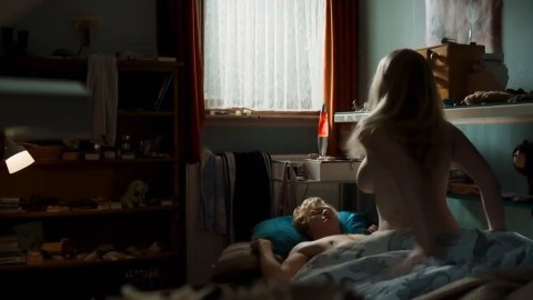 Lusanne Arts - Bed Scenes in Gelukzoekers (2018)