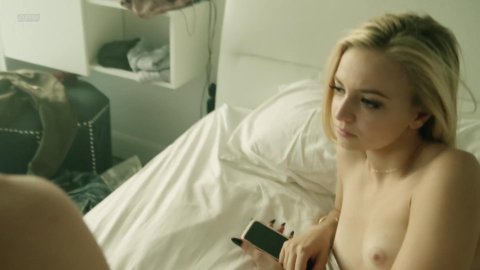 Ludivine Reding - Bed Scenes in Fugueuse s01e07 (2018)