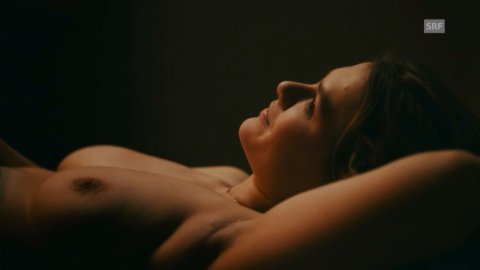 Elsa Langnase - Bed Scenes in Nr. 47 s01e01 (2018)