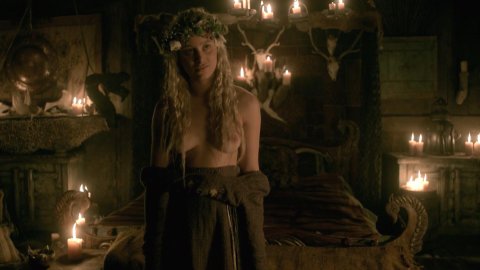 Ida Nielsen, Josefin Asplund - Bed Scenes in Vikings s04e18 (2017)