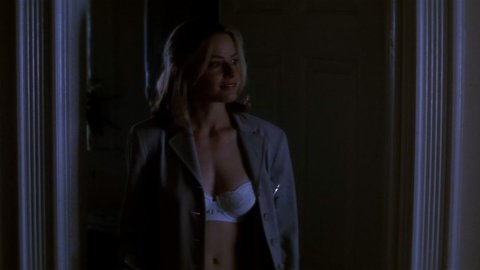 Elisabeth Shue - Bed Scenes in The Saint (1997)