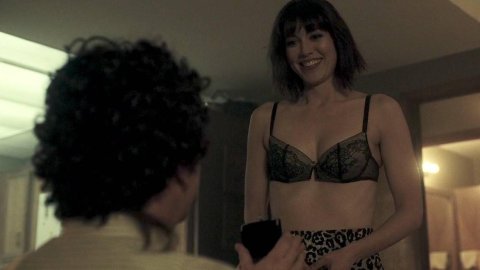 Mary Elizabeth Winstead - Bed Scenes in Fargo s03e05 (2017)