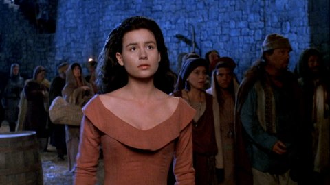 Embeth Davidtz - Bed Scenes in Army of Darkness (1992)