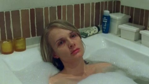 Magdalena Dabrowska - Bed Scenes in Glina s01e02-04 (2004)