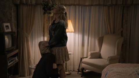 Kirsten Dunst - Bed Scenes in On Becoming a God in Central Florida s01e04 (2019)