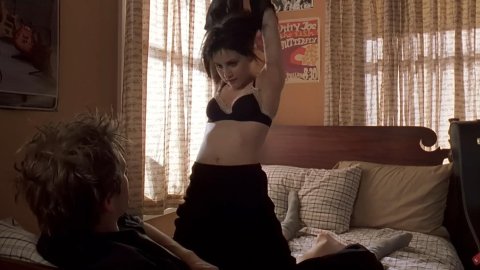 Brittany Murphy, Clementine Ford - Bed Scenes in Cherry Falls (2000)