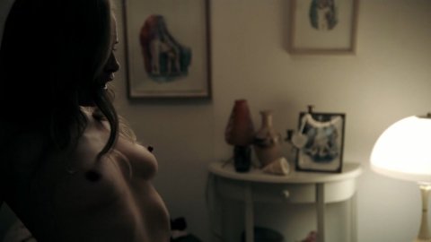 Inez Bjorg David - Bed Scenes in Neu in unserer Familie - Zwei Eltern zu viel (2016)